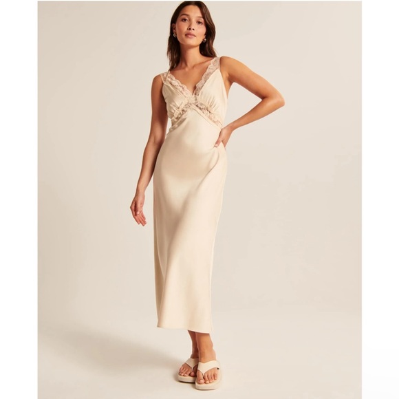 Abercrombie & Fitch Dresses & Skirts - Abercrombie & Fitch Cream Lace Slip Dress Size Medium
